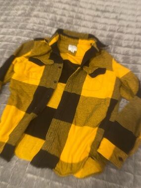 American Eagle Outfitters Yellow and Black Plaid flannel button down